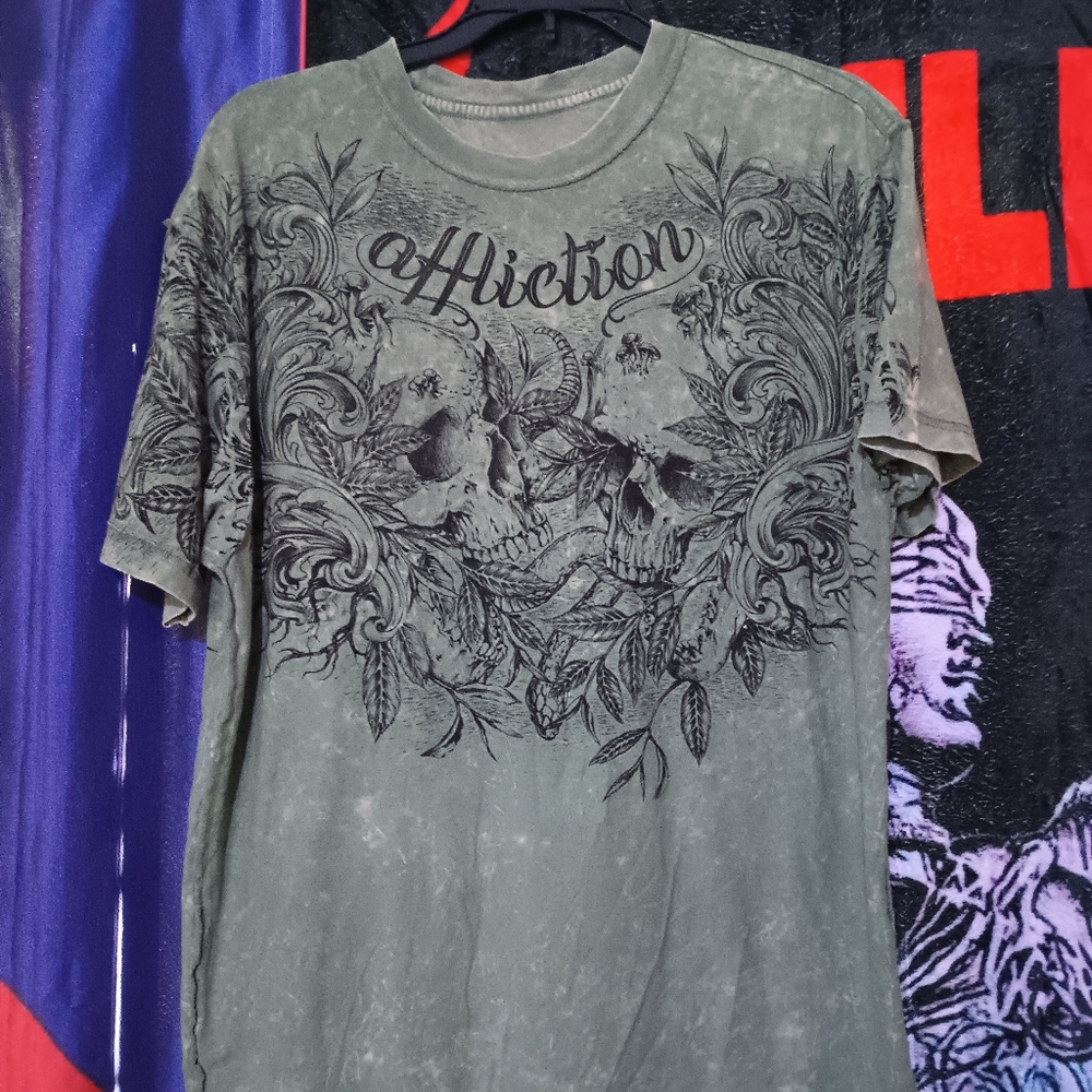 Affliction clothing graphic tee reversible size large
